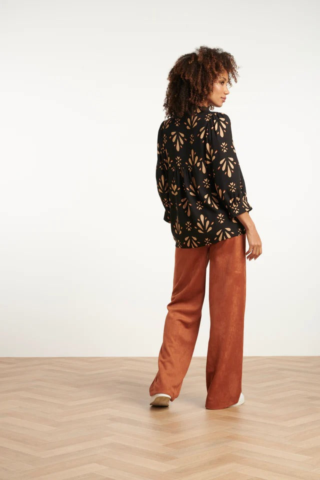 Blusa Noir Camel Élite