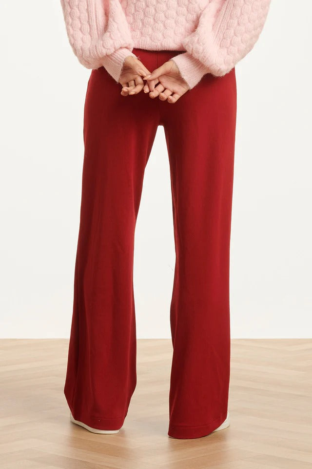 Pantalón Bordeaux Elegance